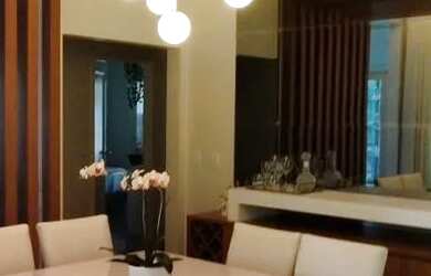 Imagem: A casa possui 5 Dormitórios, 2 Banheiros, 5 Vagas na garagem