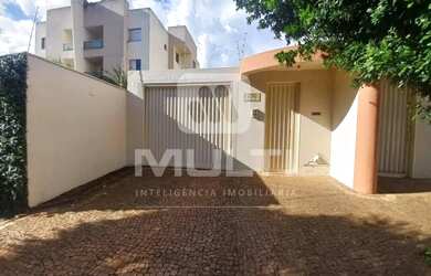 Imagem: A casa possui 2 Dormitórios, 1 Banheiro, 3 Vagas na garagem