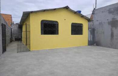 Imagem: A casa possui 2 Dormitórios, 1 Banheiro, 4 Vagas na garagem