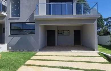 Imagem: A casa em condomínio possui 3 Dormitórios, 1 Banheiro, 4 Vagas