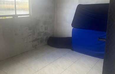 Imagem: A casa possui 2 Dormitórios, 1 Banheiro, 1 Vaga na garagem