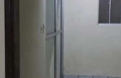 Imagem: A casa possui 2 Dormitórios e 1 Banheiro e está localizado