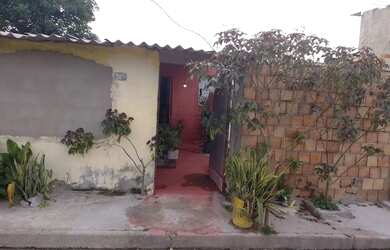 Imagem: A casa possui 2 Dormitórios, 1 Banheiro e está localizado