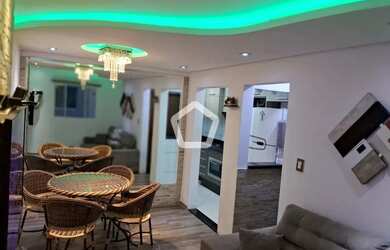 Imagem: O apartamento possui 3 Dormitórios, 1 Banheiro, 1 Vaga na garagem