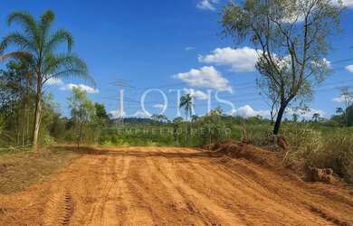 Imagem: O terreno possui 600m² de Área e está localizado em Centro
