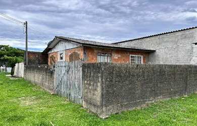 Imagem: A casa à venda possui 2 Dormitórios, 1 Banheiro e 1 Vaga na