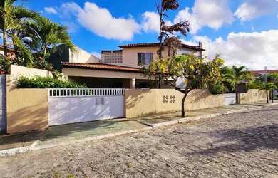 Imagem: A casa em condomínio possui 4 Dormitórios, 3 Banheiros, 2