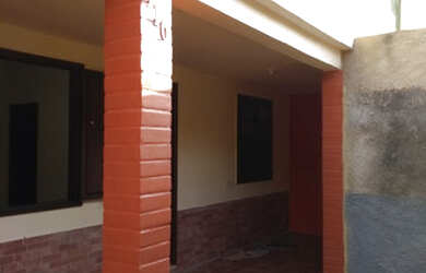 Imagem: A casa possui 2 Dormitórios, 1 Banheiro, 80m² de Área e