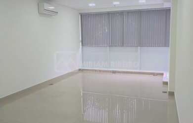 Imagem: O depósito possui 1 Vaga na garagem, 39m² de Área e está