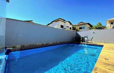 Imagem: A casa em condomínio possui 4 Dormitórios, 5 Banheiros, 4