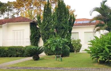 Imagem: A casa em condomínio possui 5 Dormitórios, 5 Banheiros, 5