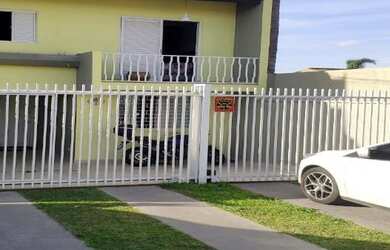 Imagem: A casa possui 3 Dormitórios, 3 Banheiros, 3 Vagas na garagem