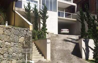 Imagem: A casa em condomínio possui 3 Dormitórios, 5 Banheiros, 2