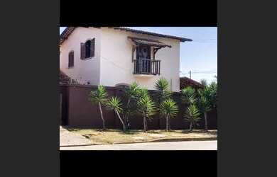 Imagem: A casa possui 4 Dormitórios, 3 Banheiros, 4 Vagas na garagem