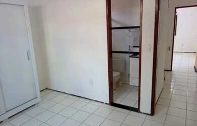 Imagem: A casa possui 3 Dormitórios, 2 Banheiros, 1 Vaga na garagem