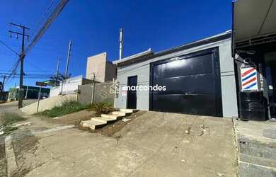 Imagem: A casa possui 2 Dormitórios, 1 Banheiro, 1 Vaga na garagem