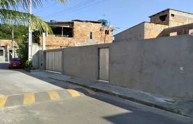 Imagem: A casa possui 3 Dormitórios, 2 Banheiros, 5 Vagas na garagem