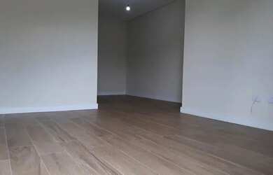 Imagem 10: Sobrado novo, com 313m², piscina, 3 suítes e 6 vagas no Jardim Ibiratiba