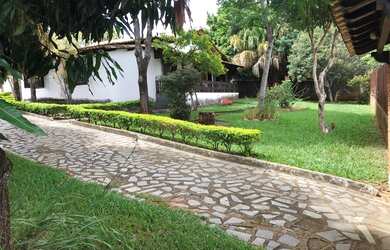 Imagem: A casa possui 4 Dormitórios, 5 Vagas na garagem e está localizado