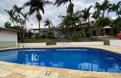 Imagem: A casa possui 3 Dormitórios, 2 Banheiros, 1 Vaga na garagem