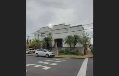 Imagem: O depósito possui 5 Vagas na garagem e 392m² de Área e está