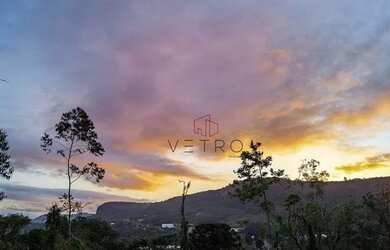 Imagem: O terreno possui 359m² de Área e está localizado em Gramado