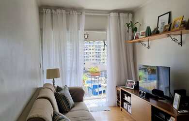 Imagem: O apartamento possui 2 Dormitórios, 1 Banheiro, 1 Vaga na garagem