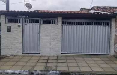 Imagem: A casa possui 2 Dormitórios, 2 Banheiros, 1 Vaga na garagem