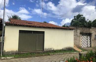 Imagem: A casa possui 2 Dormitórios, 1 Banheiro e está localizado