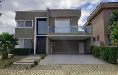 Imagem: A casa em condomínio possui 4 Dormitórios, 4 Banheiros, 4