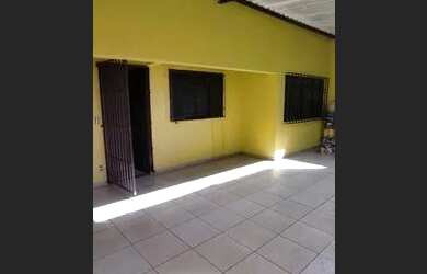 Imagem: A casa possui 2 Dormitórios, 2 Banheiros, 2 Vagas na garagem