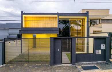 Imagem: A casa em condomínio possui 4 Dormitórios, 4 Banheiros, 4