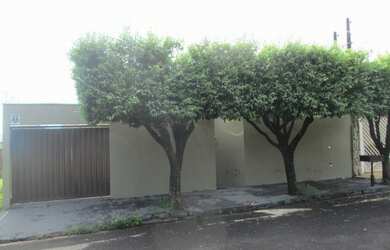 Imagem: A casa possui 2 Dormitórios, 1 Banheiro, 1 Vaga na garagem