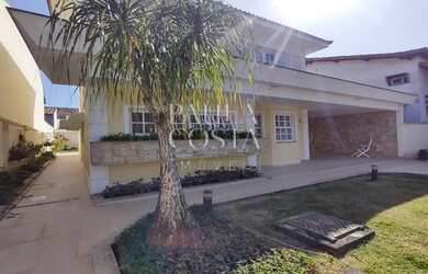 Imagem: A casa em condomínio possui 4 Dormitórios, 3 Banheiros, 2