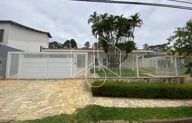 Imagem: A casa possui 4 Dormitórios, 5 Banheiros, 5 Vagas na garagem