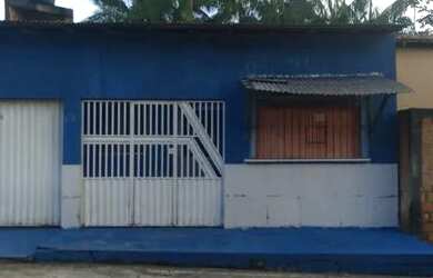 Imagem: A casa possui 2 Dormitórios, 1 Banheiro, 2 Vagas na garagem