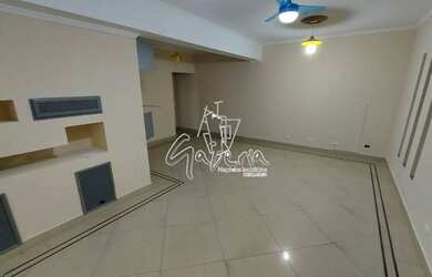 Imagem: A casa possui 3 Dormitórios, 2 Banheiros, 3 Vagas na garagem