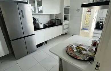 Imagem: A casa em condomínio possui 4 Dormitórios, 5 Banheiros, 2