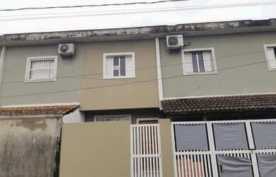 Imagem: A casa possui 2 Dormitórios, 2 Banheiros, 1 Vaga na garagem