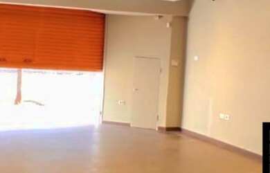 Imagem: O depósito possui 2 Vagas na garagem, 215m² de Área e está