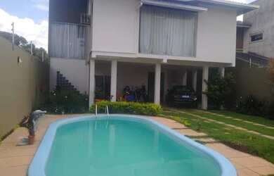 Imagem: A casa possui 4 Dormitórios, 5 Banheiros, 5 Vagas na garagem