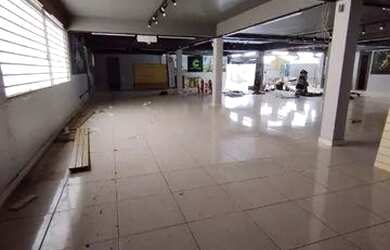 Imagem: O depósito possui 4 Vagas na garagem, 765m² de Área e está