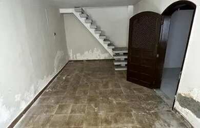 Imagem: A casa possui 3 Dormitórios, 4 Banheiros e está localizado