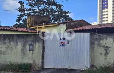 Imagem: A casa possui 3 Dormitórios, 1 Banheiro, 3 Vagas na garagem