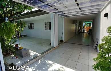 Imagem: A casa possui 4 Dormitórios, 5 Banheiros, 3 Vagas na garagem