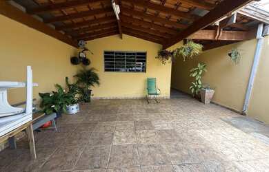 Imagem: A casa possui 2 Dormitórios, 1 Banheiro, 150m² de Área e