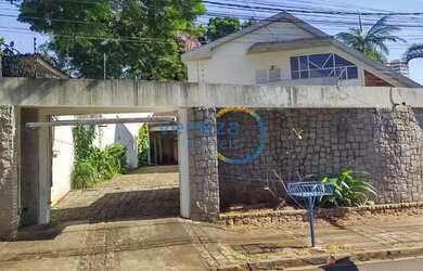 Imagem: A casa possui 5 Dormitórios, 5 Banheiros, 5 Vagas na garagem