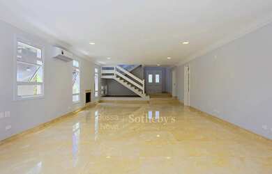 Imagem 9: Casa reformada com lazer ensolarado e ambientes integrados