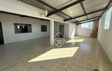 Imagem: O apartamento possui 4 Dormitórios, 1 Banheiro, 200m² de Área