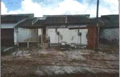 Imagem: A casa possui 2 Dormitórios, 1 Banheiro, 1 Vaga na garagem